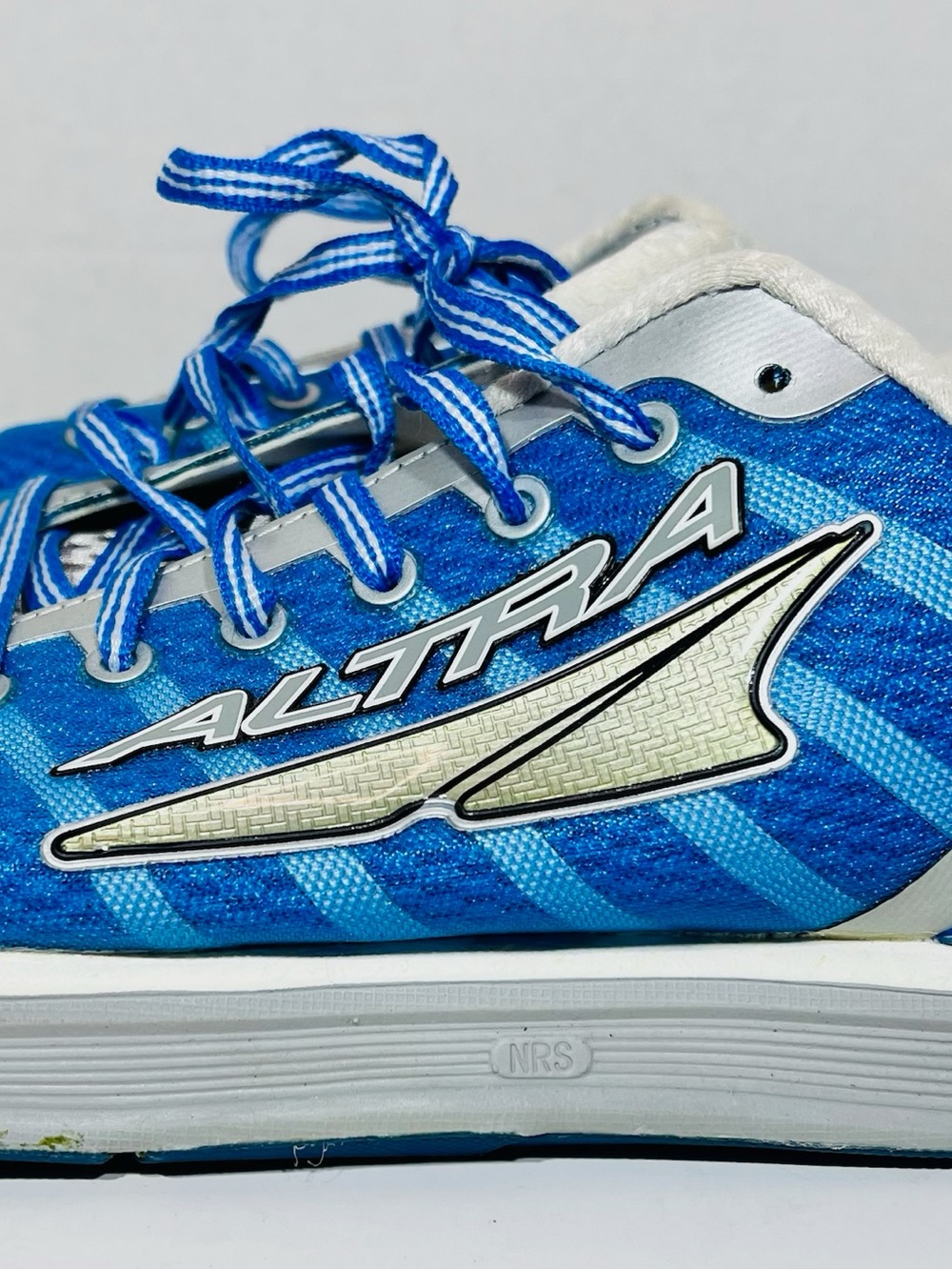Altra Instint 2, Zero Drop, Men’s 11, Foot Pod Technology, Blue, Silver & White